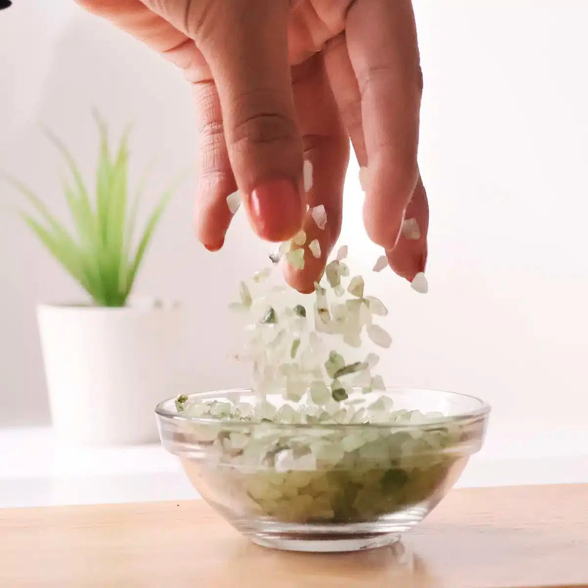 Green Aventurine Chips Stone - GOOD HABITSS